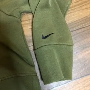 Nike Sweaters Sweatshirt Nike W Nk Top Versa Crew Poshmark